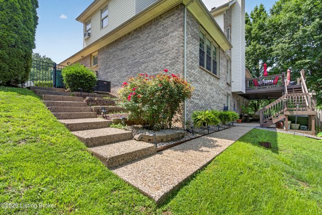 8807 Grand Ridge Ct, Louisville, KY 40214