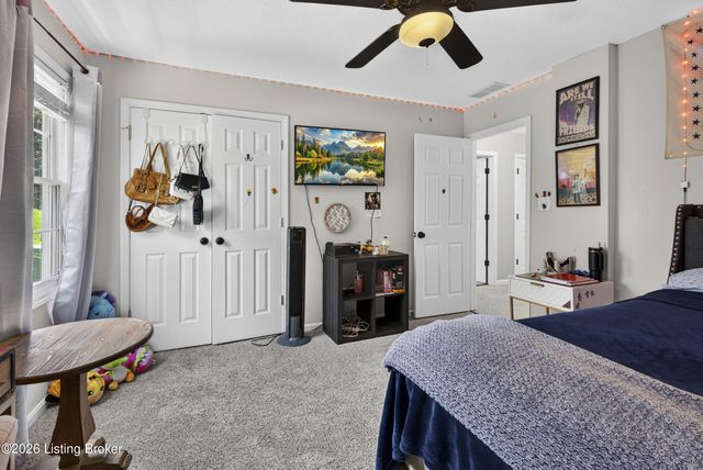 8807 Grand Ridge Ct, Louisville, KY 40214