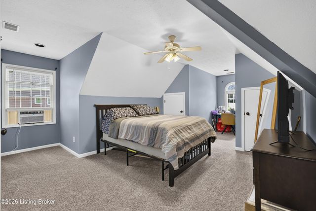 8807 Grand Ridge Ct, Louisville, KY 40214