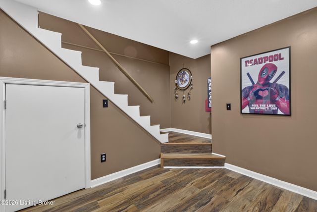 8807 Grand Ridge Ct, Louisville, KY 40214