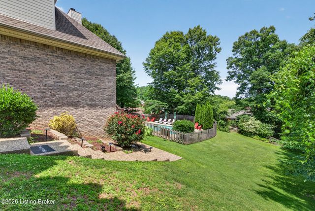 8807 Grand Ridge Ct, Louisville, KY 40214