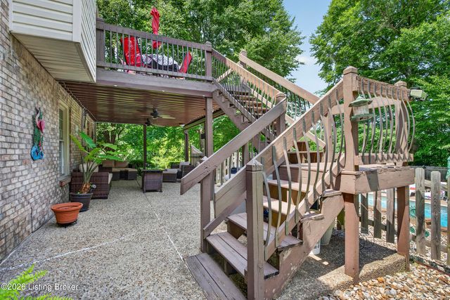 8807 Grand Ridge Ct, Louisville, KY 40214
