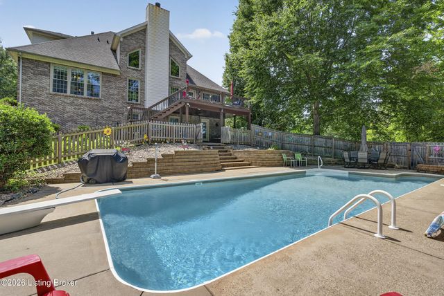 8807 Grand Ridge Ct, Louisville, KY 40214