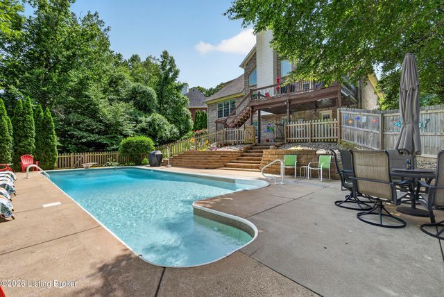 8807 Grand Ridge Ct, Louisville, KY 40214
