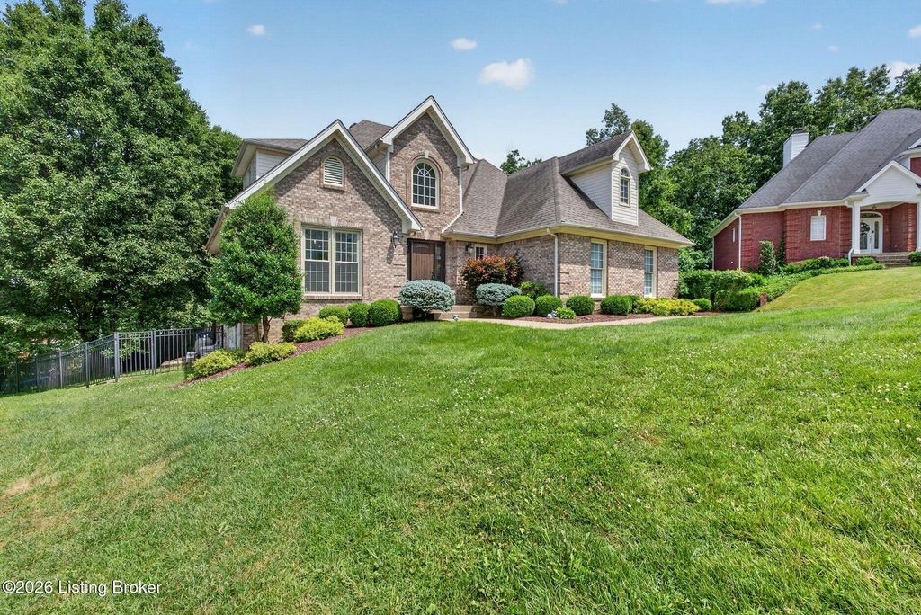 8807 Grand Ridge Ct, Louisville, KY 40214