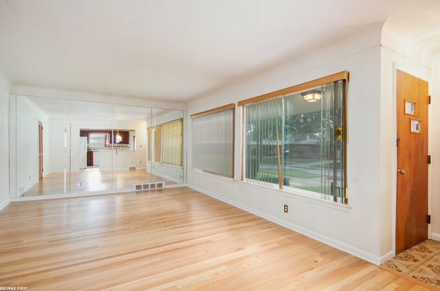 24509 Wood Street, St Clair Shores, MI 48080