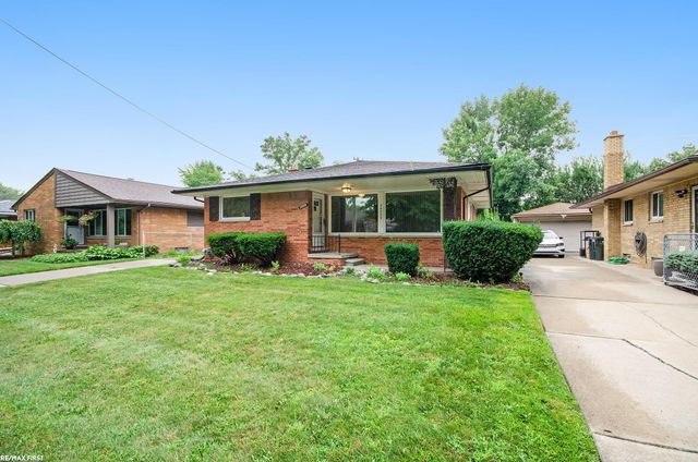 24509 Wood Street, St Clair Shores, MI 48080