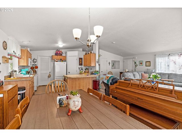 1199 N TERRY St 252, Eugene, OR 97402