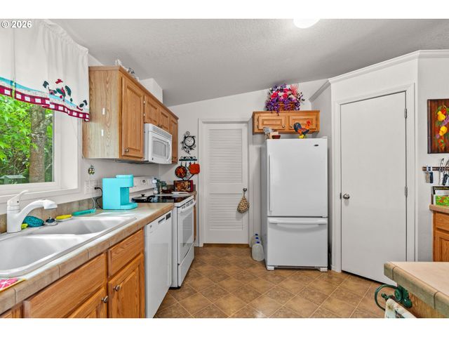 1199 N TERRY St 252, Eugene, OR 97402