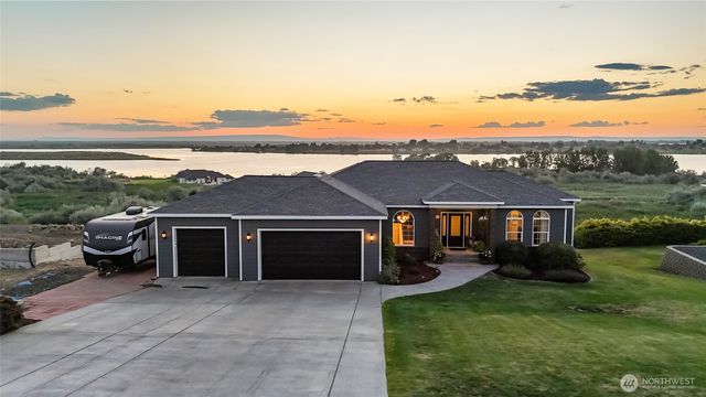 446 SE Viewmont Drive, Moses Lake, WA 98837