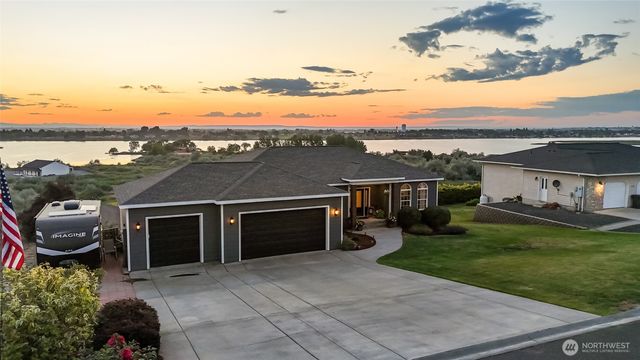 446 SE Viewmont Drive, Moses Lake, WA 98837