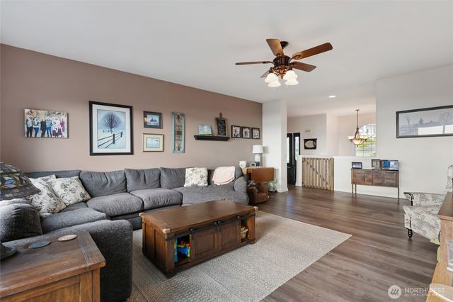 446 SE Viewmont Drive, Moses Lake, WA 98837