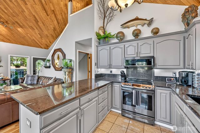 2851 E Mason Lake Drive E, Grapeview, WA 98546
