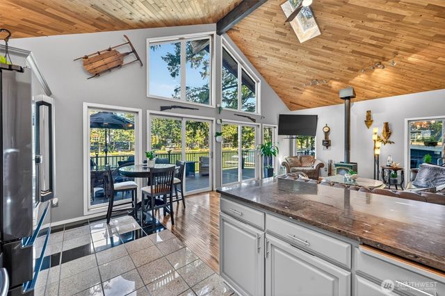 2851 E Mason Lake Drive E, Grapeview, WA 98546