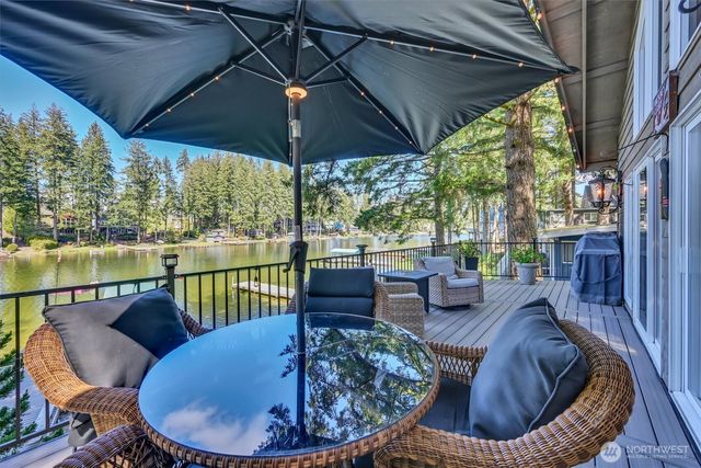 2851 E Mason Lake Drive E, Grapeview, WA 98546