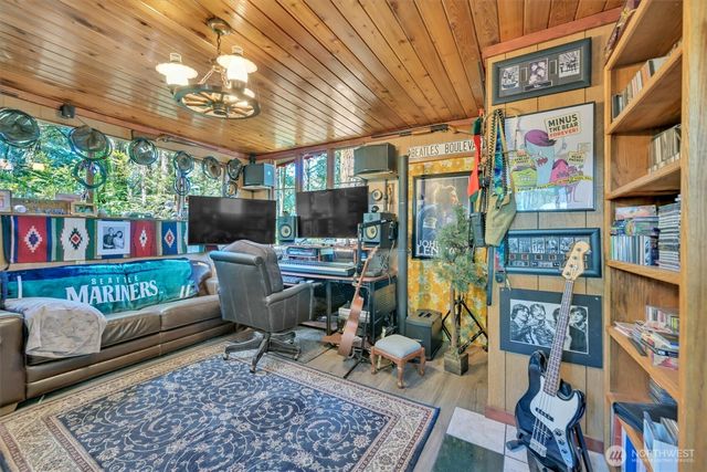 2851 E Mason Lake Drive E, Grapeview, WA 98546