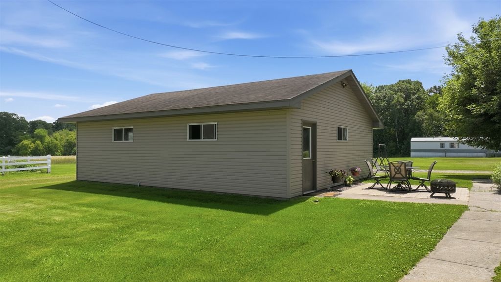 Image 4 of property listing at 23815 County Highway F, New Auburn, WI 54757