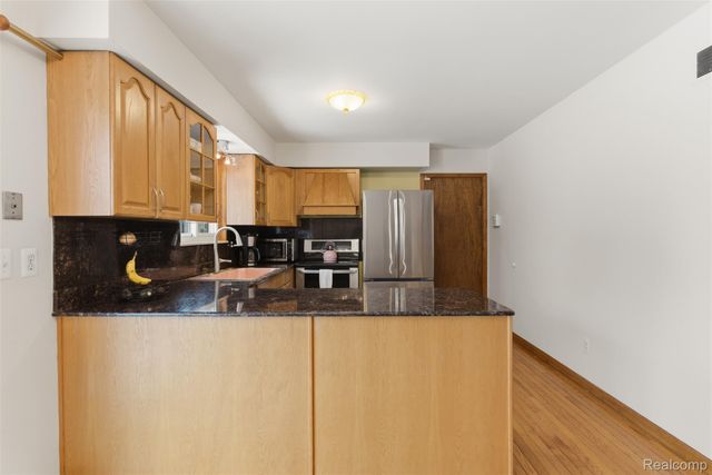 724 W Oxhill Drive, White Lake Charter Township, MI 48386