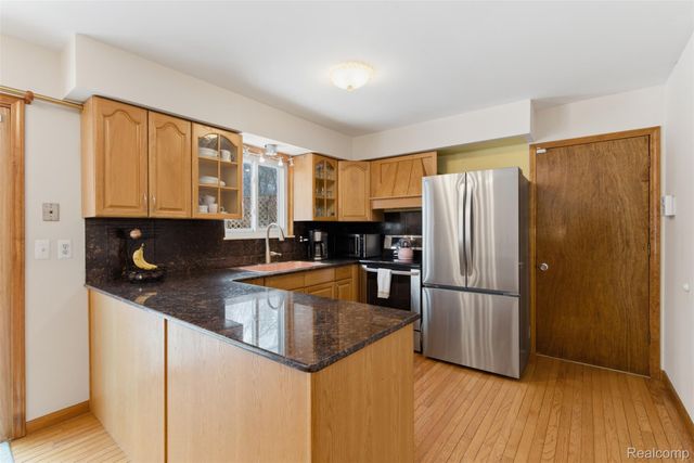 724 W Oxhill Drive, White Lake Charter Township, MI 48386