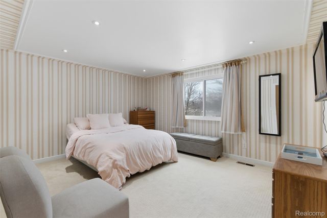 724 W Oxhill Drive, White Lake Charter Township, MI 48386