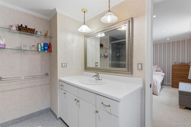 724 W Oxhill Drive, White Lake Charter Township, MI 48386