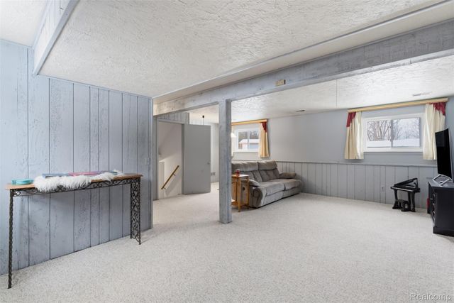 724 W Oxhill Drive, White Lake Charter Township, MI 48386