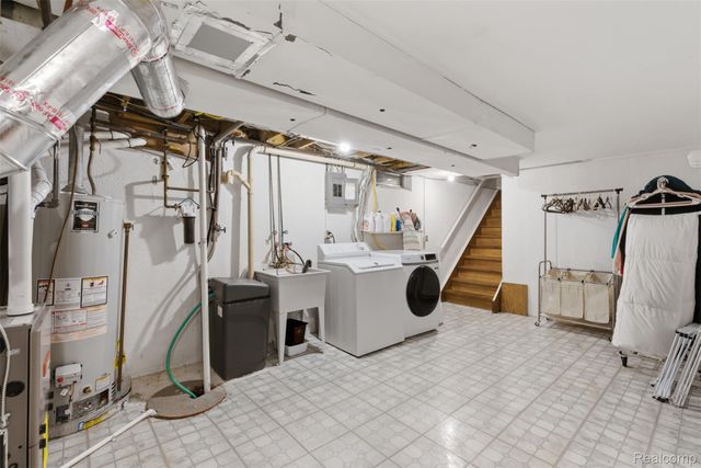 724 W Oxhill Drive, White Lake Charter Township, MI 48386