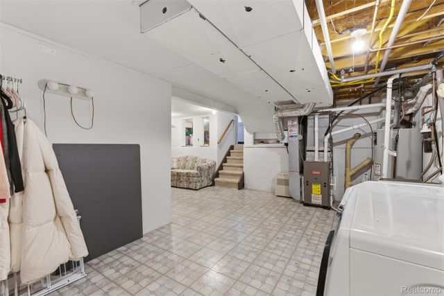 724 W Oxhill Drive, White Lake Charter Township, MI 48386