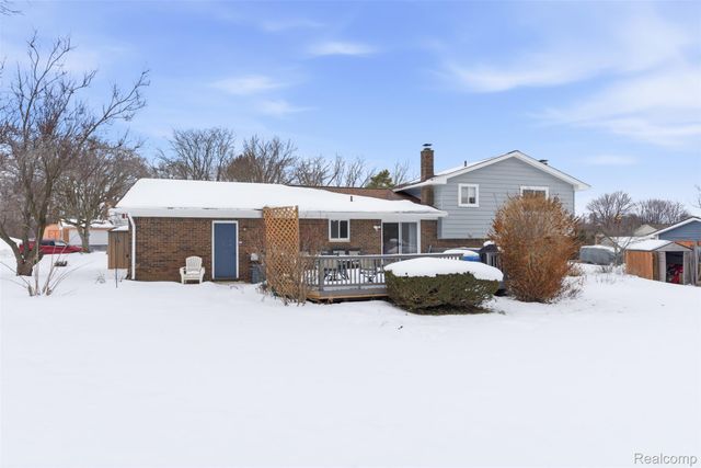 724 W Oxhill Drive, White Lake Charter Township, MI 48386