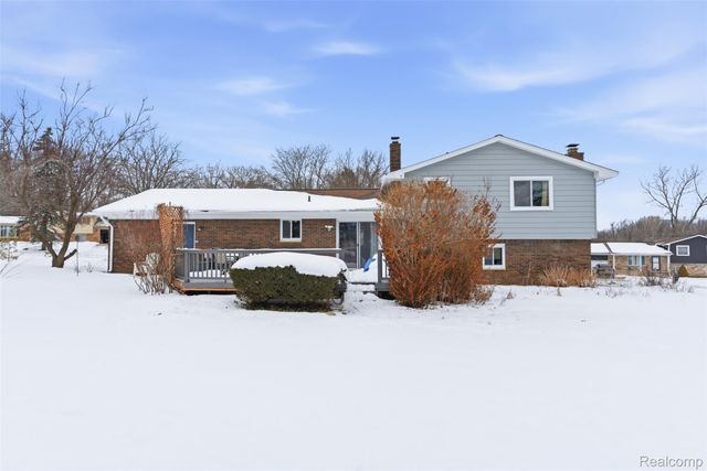 724 W Oxhill Drive, White Lake Charter Township, MI 48386