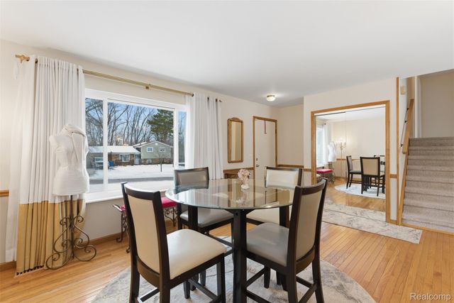 724 W Oxhill Drive, White Lake Charter Township, MI 48386