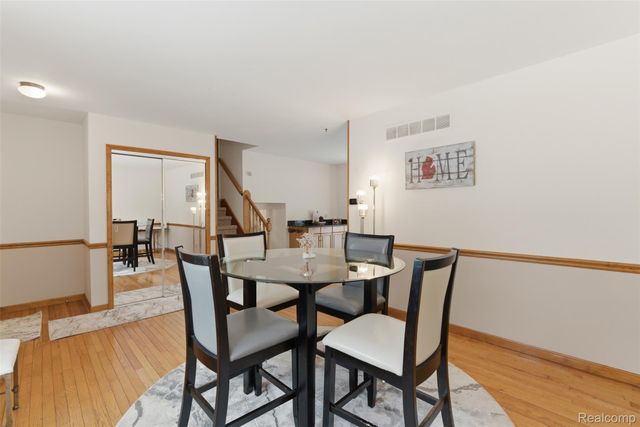 724 W Oxhill Drive, White Lake Charter Township, MI 48386