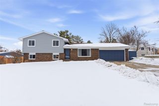 724 W Oxhill Drive, White Lake Charter Township, MI 48386