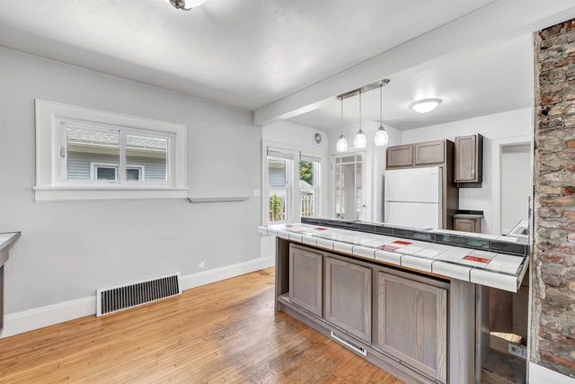 1243 S IRWIN AVENUE, Green Bay, WI 54301