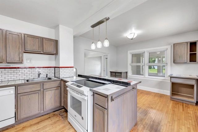 1243 S IRWIN AVENUE, Green Bay, WI 54301