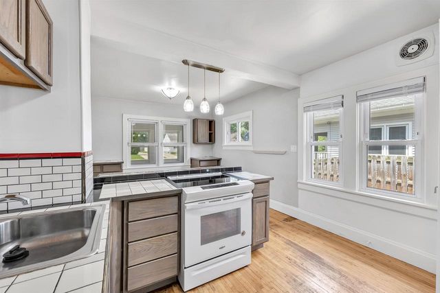 1243 S IRWIN AVENUE, Green Bay, WI 54301
