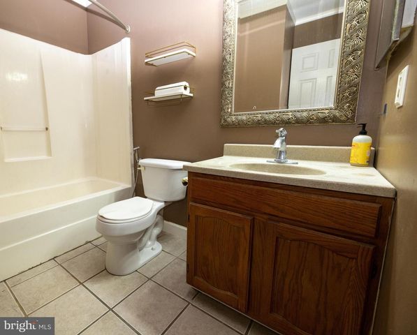 6 FERN CT, Newark, DE 19702