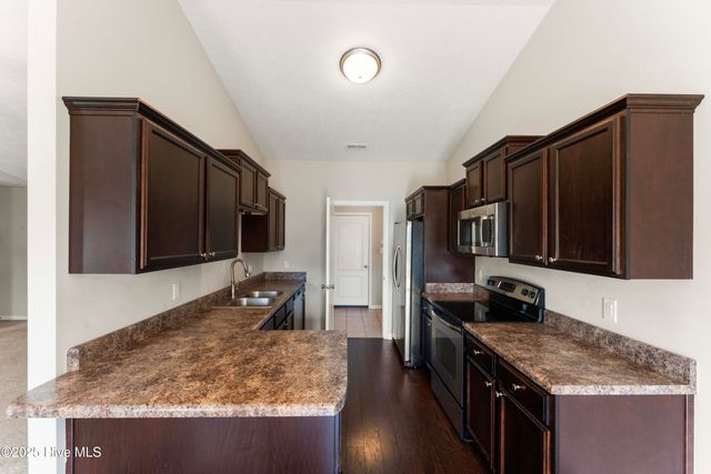 903 Periwinkle Court, Jacksonville, NC 28546