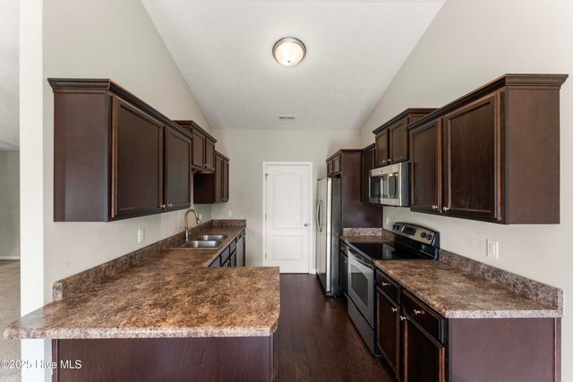 903 Periwinkle Court, Jacksonville, NC 28546