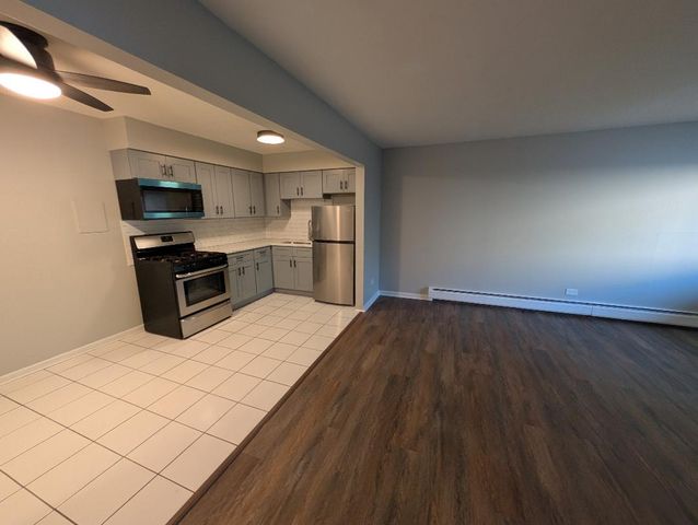 7925 W 103 Street 8, Palos Hills, IL 60465