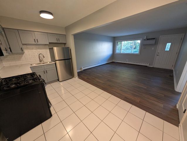 7925 W 103 Street 8, Palos Hills, IL 60465