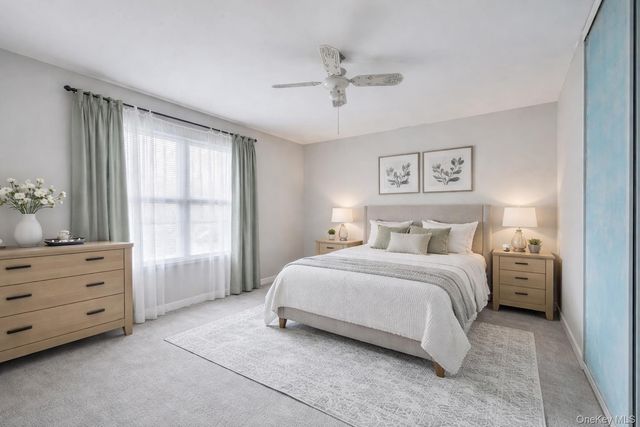 40 Sequoia Way, Holbrook, NY 11741