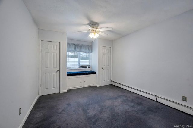 40 Sequoia Way, Holbrook, NY 11741