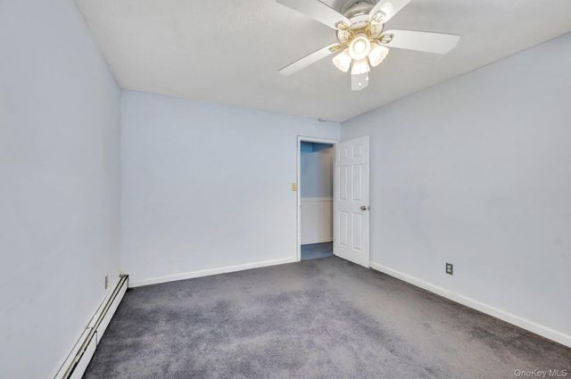 40 Sequoia Way, Holbrook, NY 11741