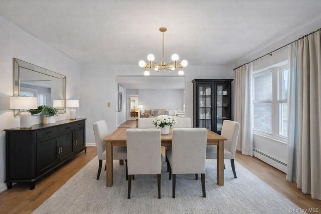 40 Sequoia Way, Holbrook, NY 11741