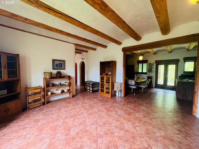 94449 COPE Ln, Langlois, OR 97450