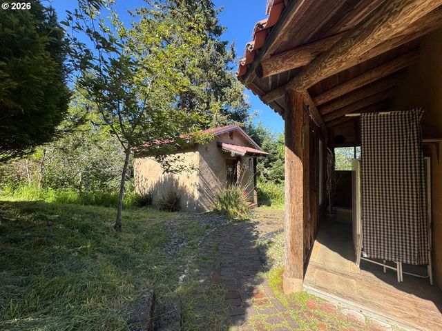 94449 COPE Ln, Langlois, OR 97450