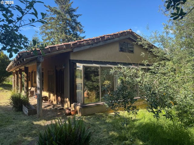 94449 COPE Ln, Langlois, OR 97450