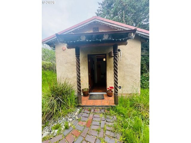 94449 COPE Ln, Langlois, OR 97450