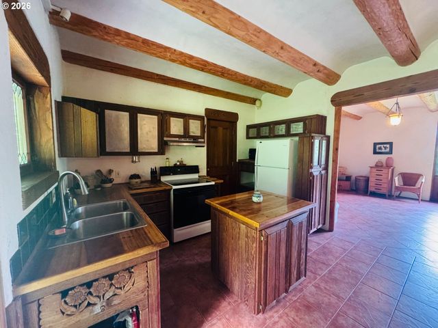 94449 COPE Ln, Langlois, OR 97450